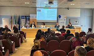 Platea aula corso formativo con persone di spalle